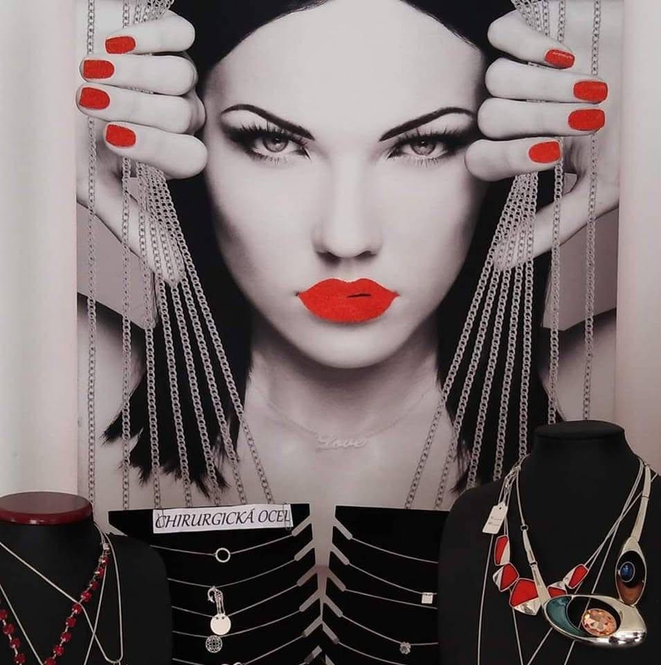 KISS Agi Fashion Shop